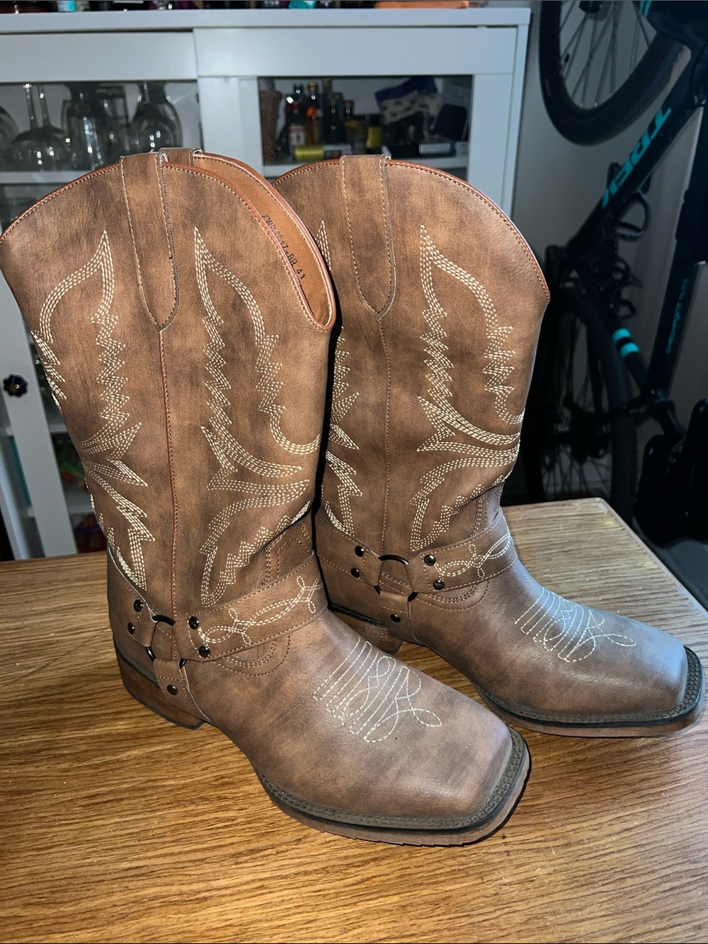 Women's Brown Western Cowboy Boots - Embroidered Style